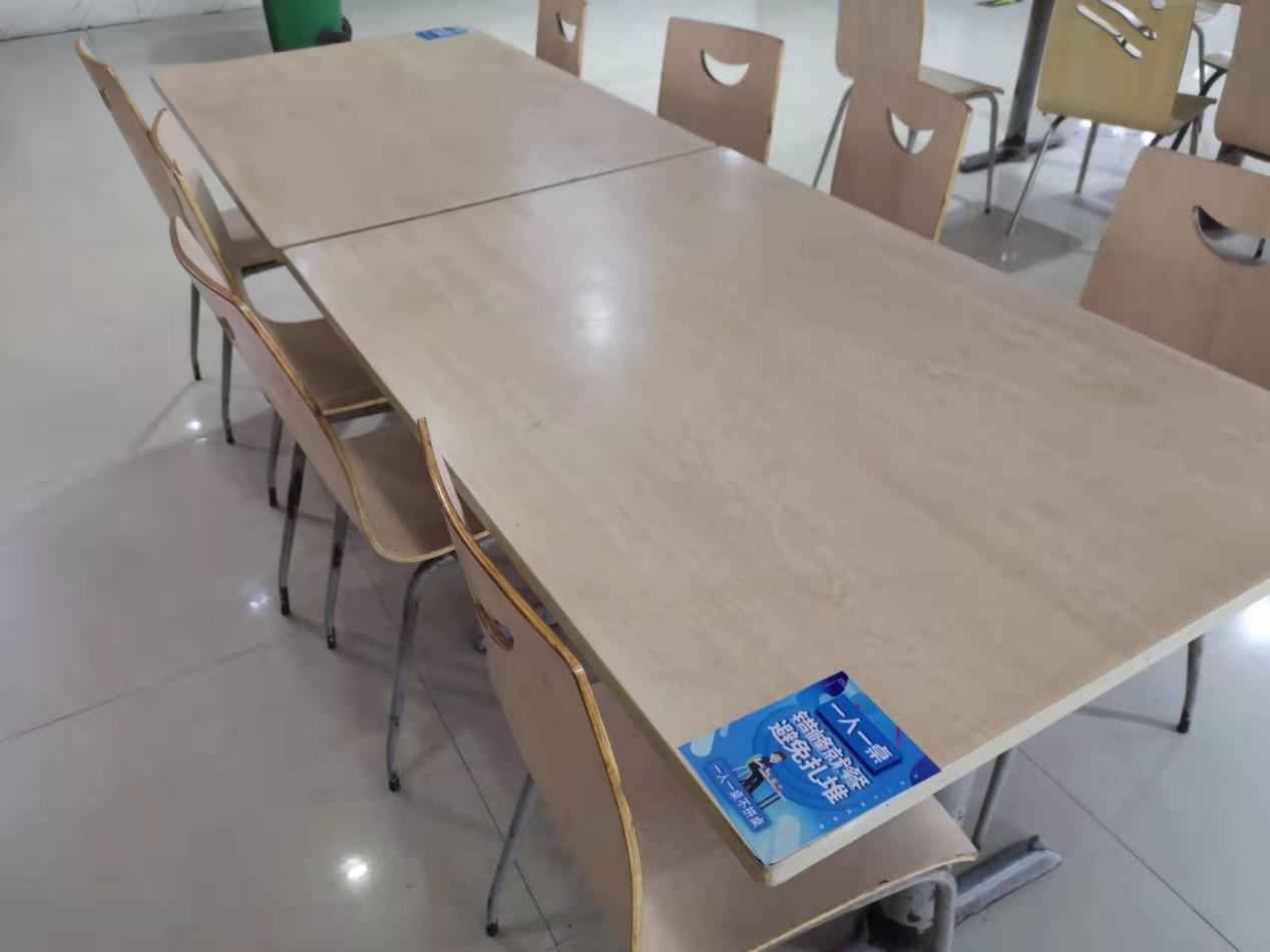 錢江商城采用隔桌用餐，顧客吃得放心安心舒心