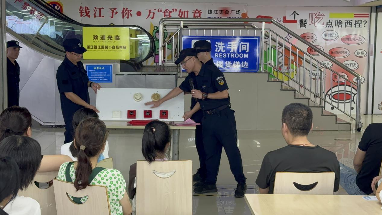 守護(hù)“煙火氣”！——錢江商城開(kāi)展美食廣場(chǎng)商戶消防安全知識(shí)培訓(xùn)